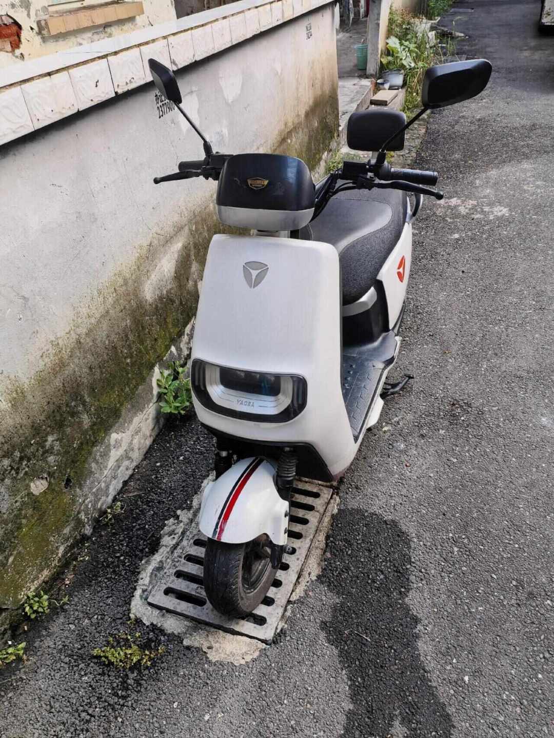 新国标骑满一年受不了，想换雅迪冠能电摩？北京已连续3个月扣车：付款前先把驾照、车牌、处罚三笔账算清