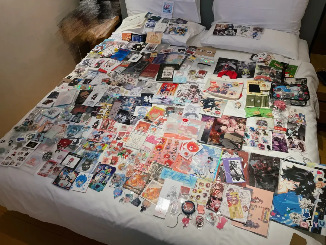 被摊主凶的帖9500赞、翻车帖4000赞，CP33的备战帖却已刷屏：花2000块逛一场漫展前，先算清这三笔账