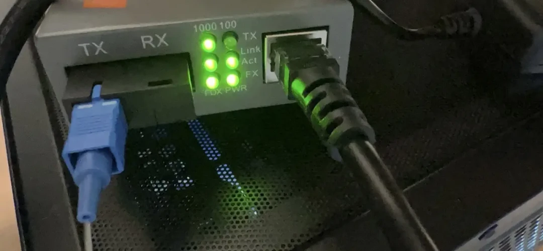 墙里的网线拉不动？翻完全网穿线师傅的实录：多数线换不了，先做两步0元自查，再选4条路，从0元到几百元