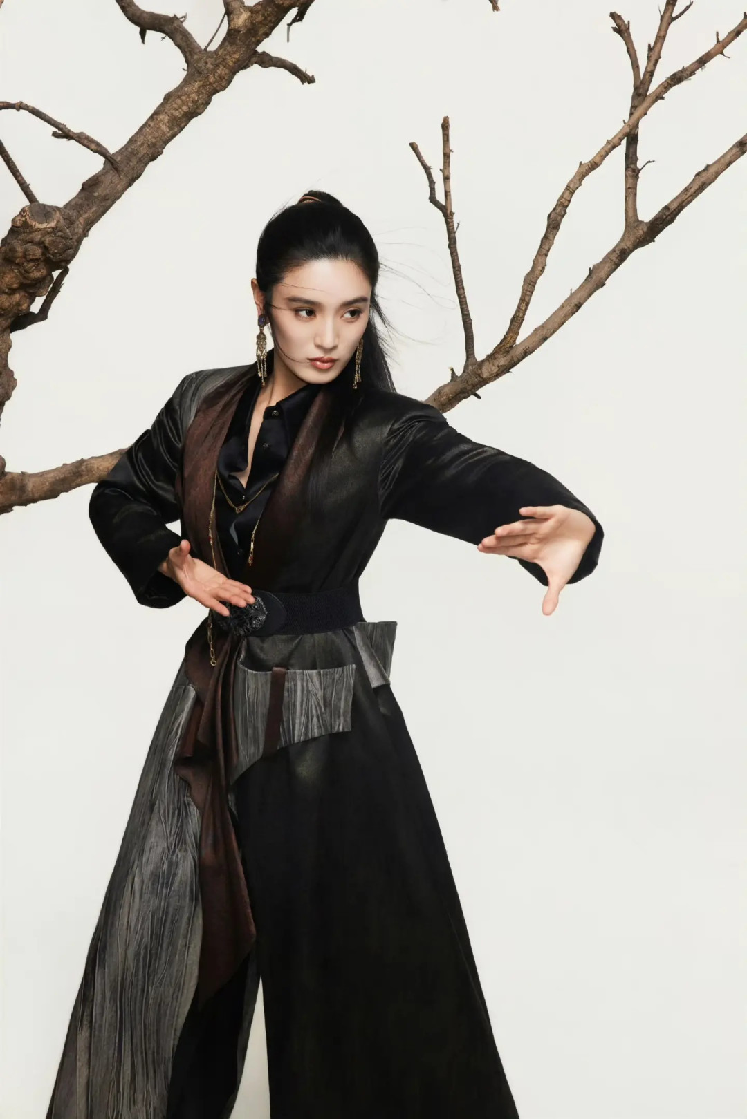 《镖人》13亿回本后,吴京和俞白眉又押注新人动作女演员了:《地狱天使》值得等吗?