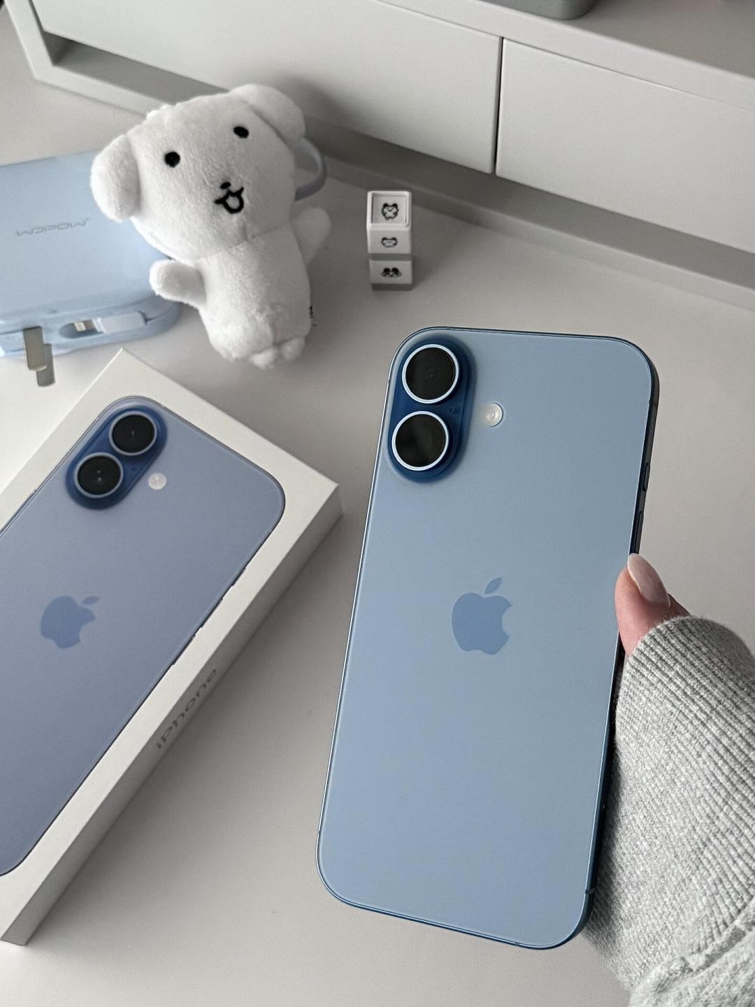 9月没有iPhone 18标准版:Pro传闻涨千元、折叠屏国行要等到年底,苹果用户这个秋天的三条路