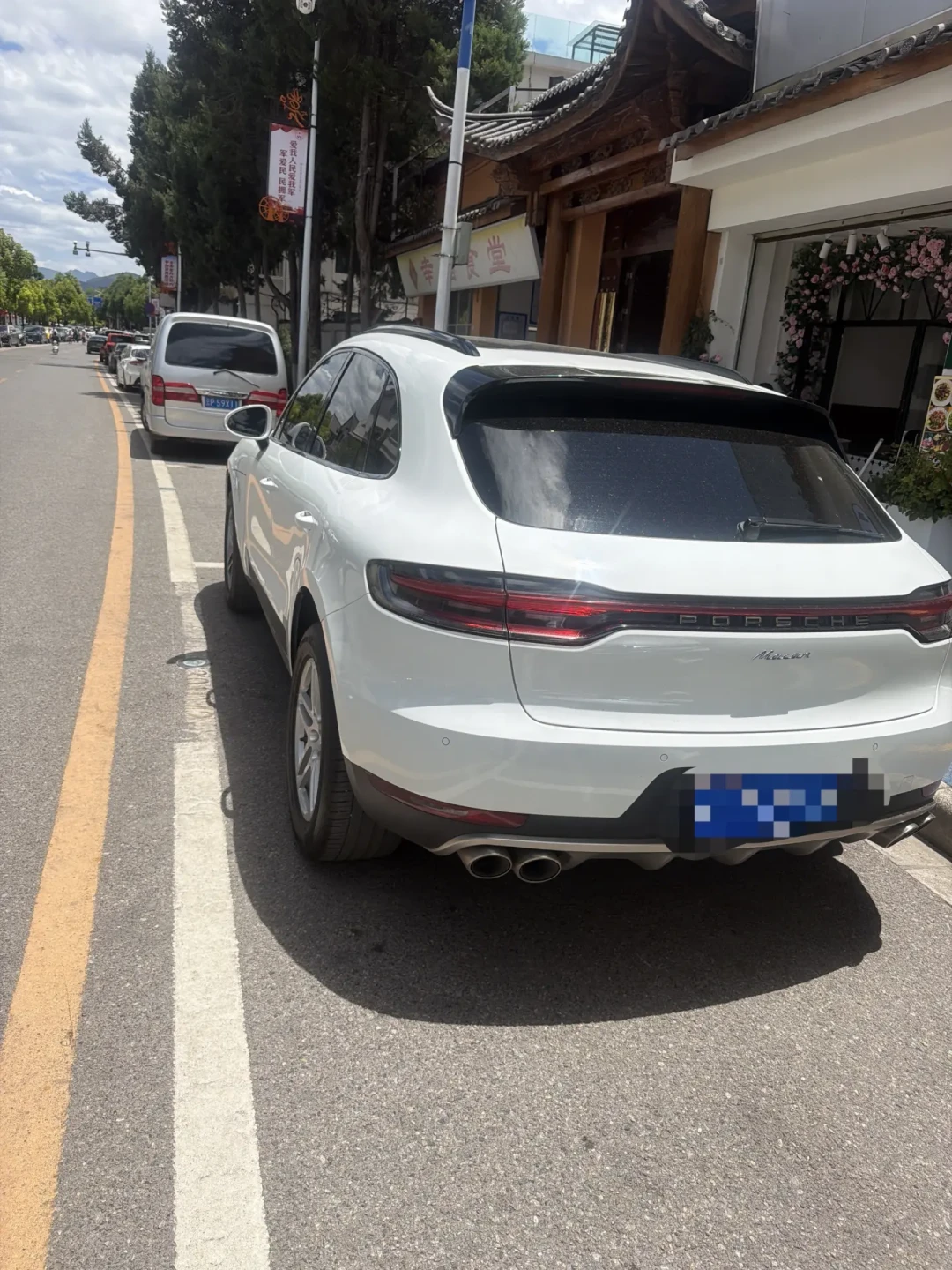 二手豪车跌成这样:迈巴赫77万、Macan不到19万,但捡漏前,先把这4笔账算清