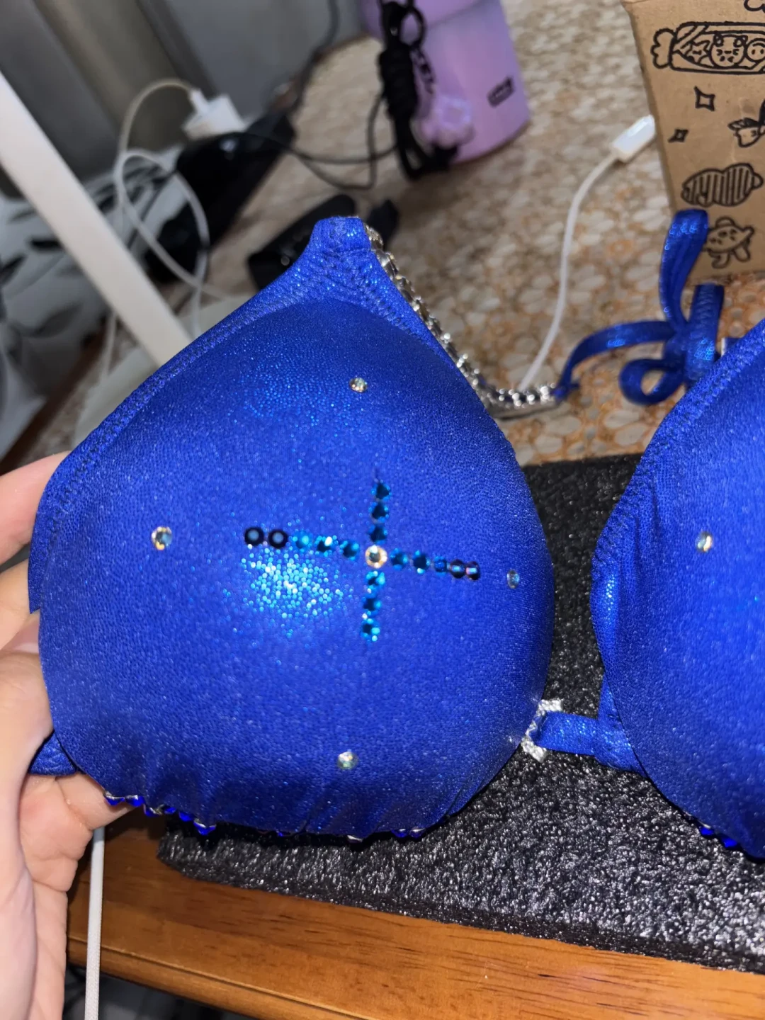 原价1万的赛服二手折价转,DIY贴钻只要30多:第一次打健美比赛的省钱账