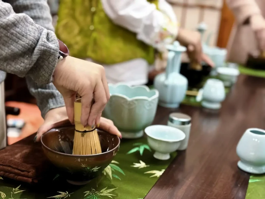 同一碗点茶,28元和139元的体验差在哪:对了40多篇体验帖和避雷帖,四种形态、三种“免费”和“咬盏”标准一次说清
