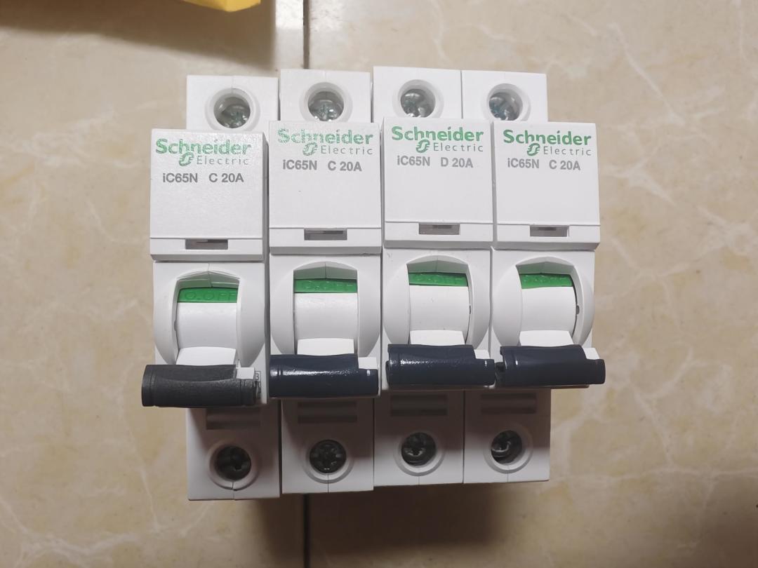 假冒施耐德和正品只差2-5元:翻了全网十几篇假货投诉帖,唯一的防线是买对地方