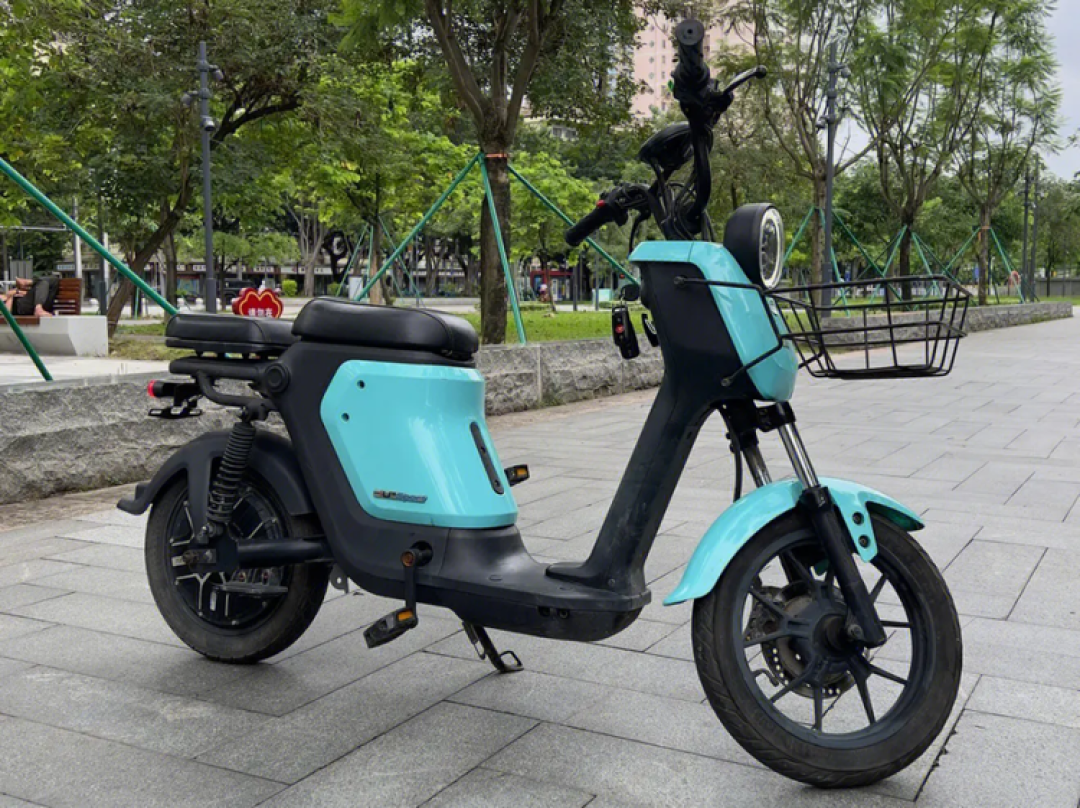 9月1日开学，电动车“一拖二”接娃可能算违法载人：北京能载到16岁、广东只认1米2，多娃家庭开学前先看这份对照表