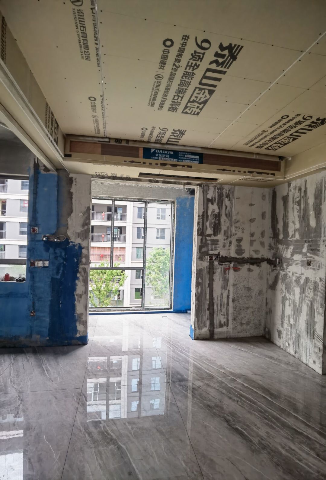 一边说油工后,一边说地板前:翻完20多条全屋定制复尺帖,我把时机判断表和现场核对清单整理出来了