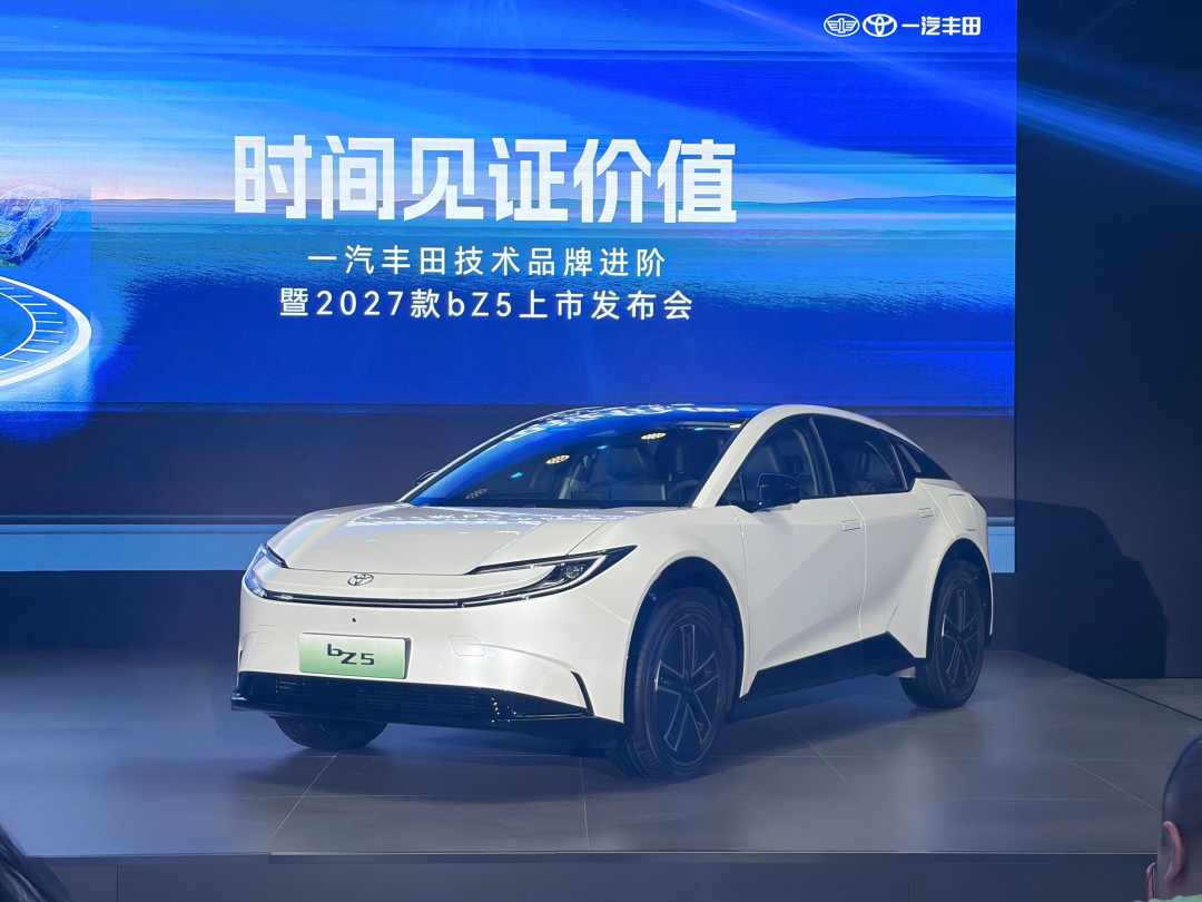 奔驰宝马发短片嘲讽、工信部出组合拳，一汽丰田今天官宣：“速成车”这架，买车人该信谁？