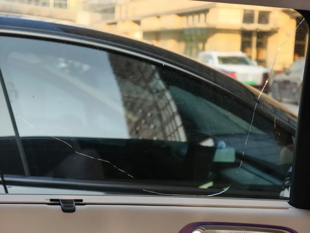 兴和落水5人遇难，逃生科普刷屏，但你买的破窗器可能砸不破你车的玻璃：先看玻璃角落这行小字再买