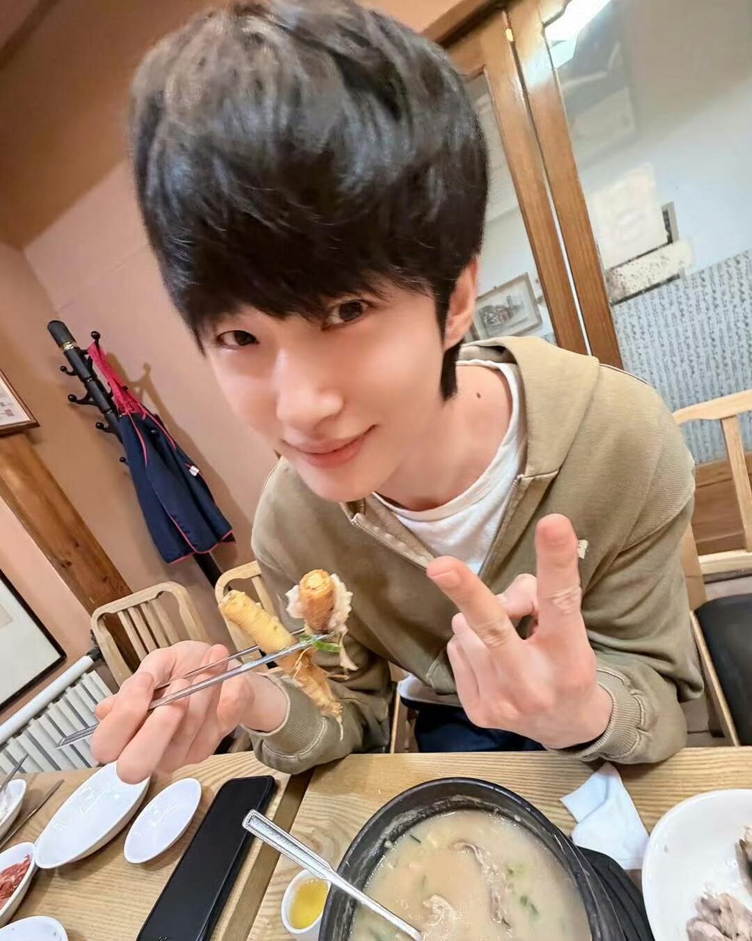 边佑锡11·22香港场是内地邮筒的主场:开票前要定的4件事,和别碰的2个坑