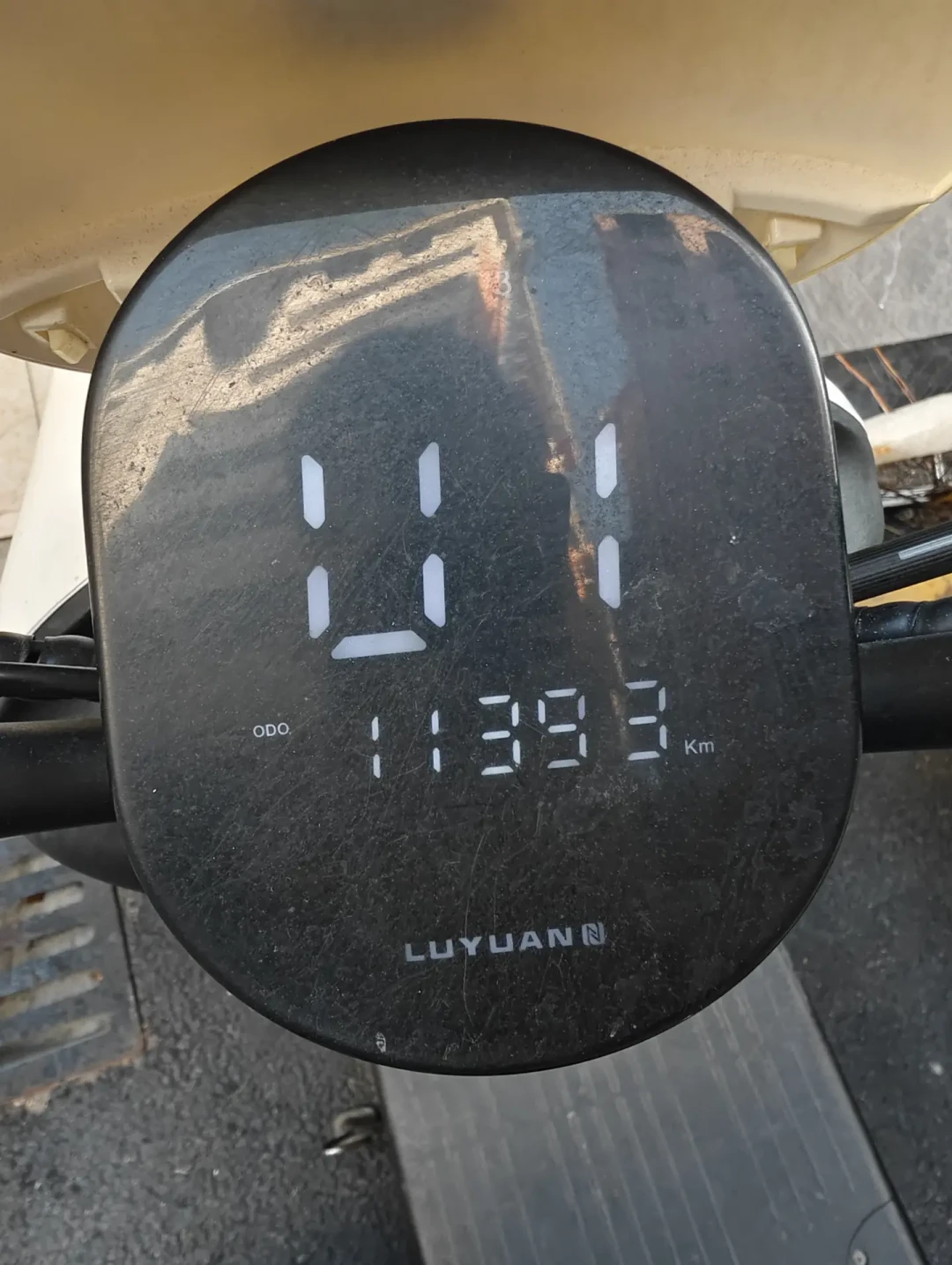 8月底二手电动车扎堆涌出来,400到1500一台:付钱前先查牌、查电池、查车架号,这5种车白送都别要
