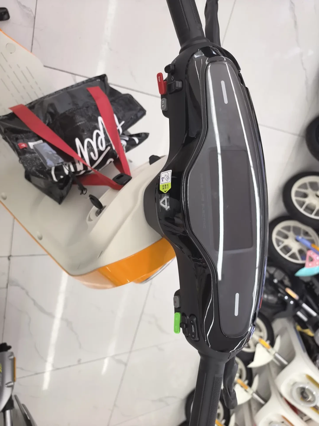 都是48V30Ah、都标110km续航：小牛MT Sport对九号FZ110，我把几百条评论看完，决策点就3个
