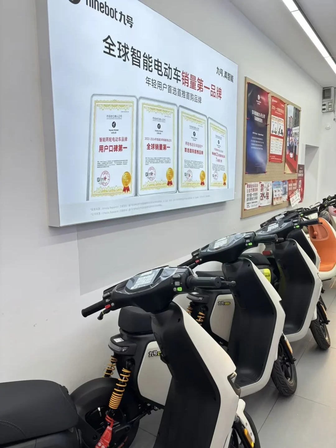 都是48V30Ah、都标110km续航：小牛MT Sport对九号FZ110，我把几百条评论看完，决策点就3个