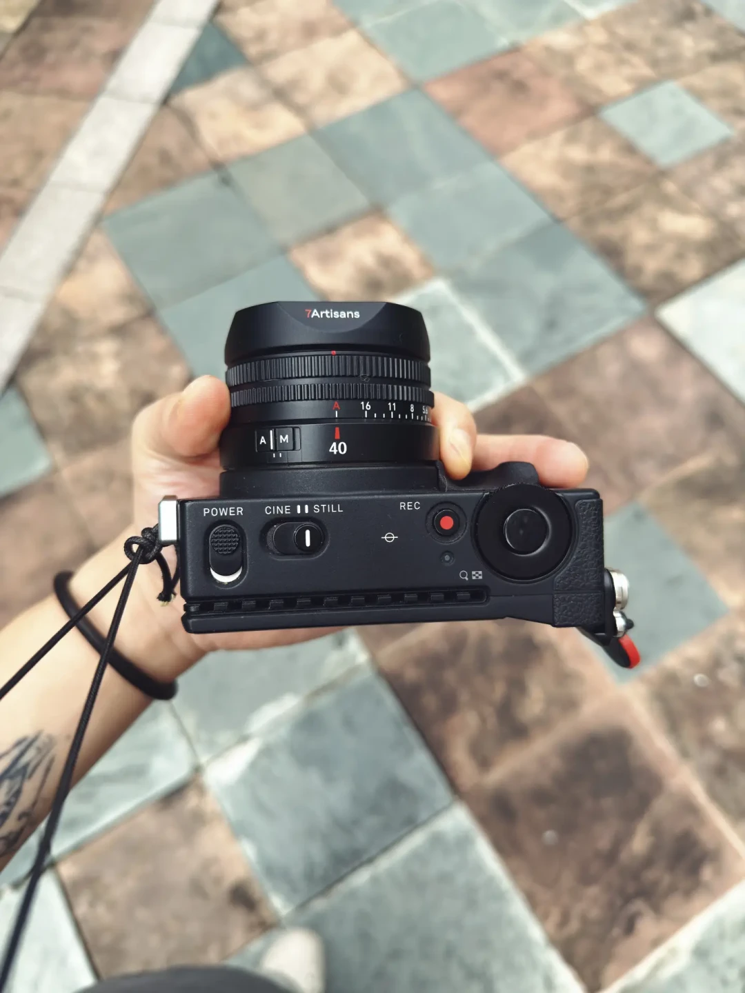 有人嫌它丑,有人对比后还是买了它:上市7个月,七工匠40mm F2.5的真实口碑