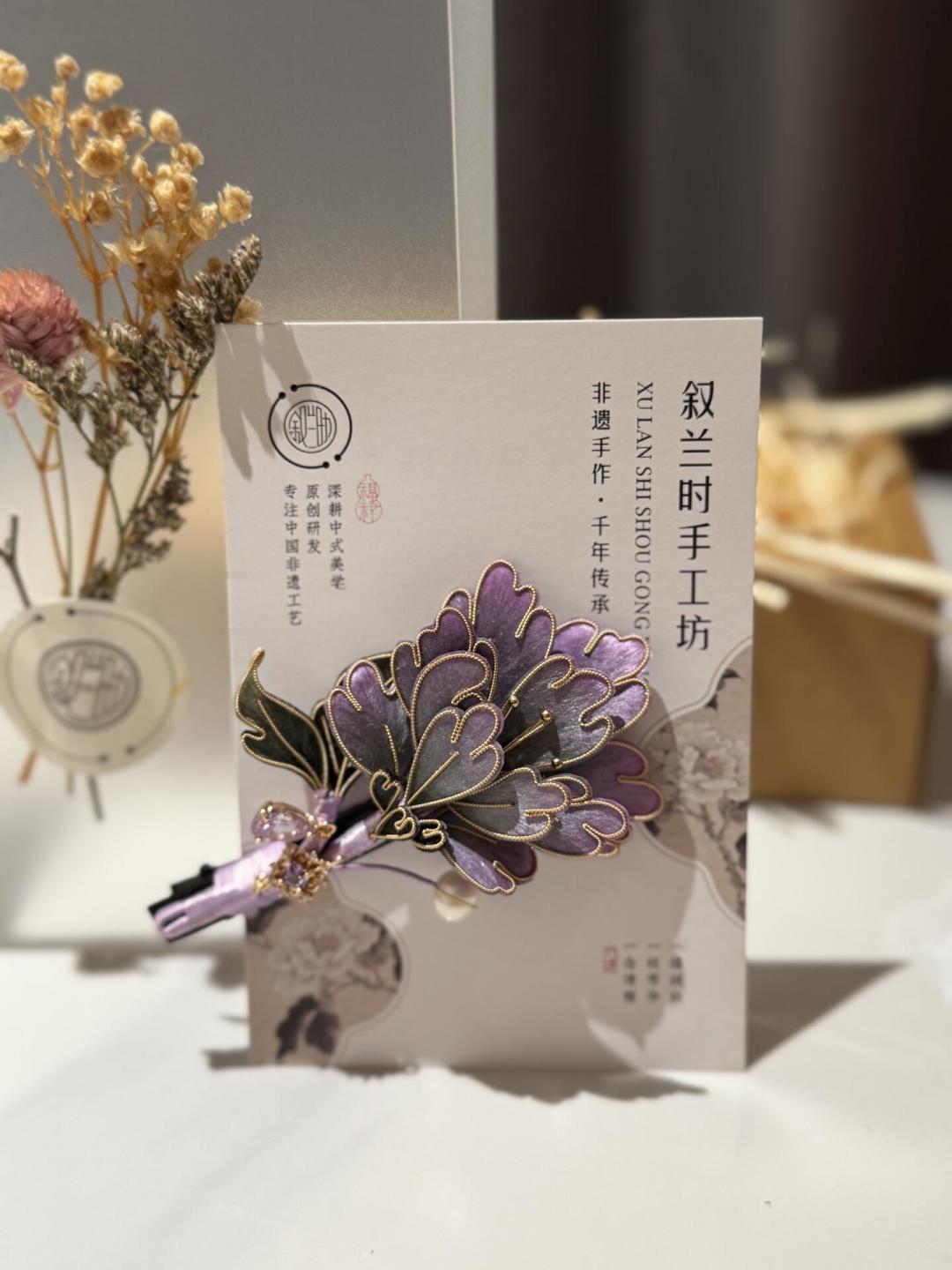演唱会观众成了流动的非遗展：从10元壮锦发带到万元宋锦，参与dresscode前补好这三堂课