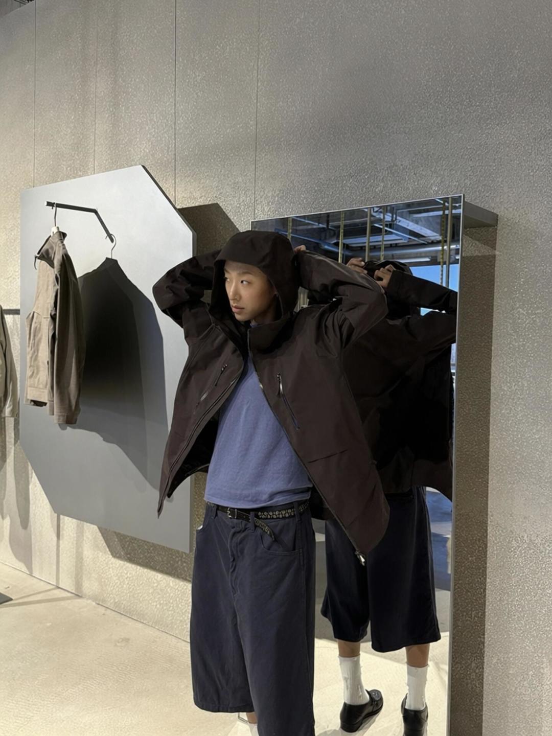 安踏中报里的106.9亿,混着四个品牌:44%的增长,多少属于可隆?