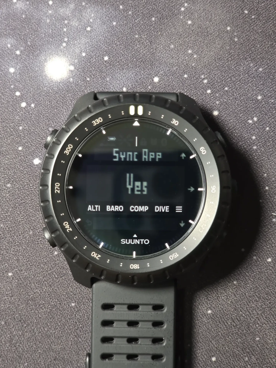 没有GPS、没有心率、不用充电、还不支持中文:颂拓1599元发布Core 2,20年首次迭代,到底卖给谁?
