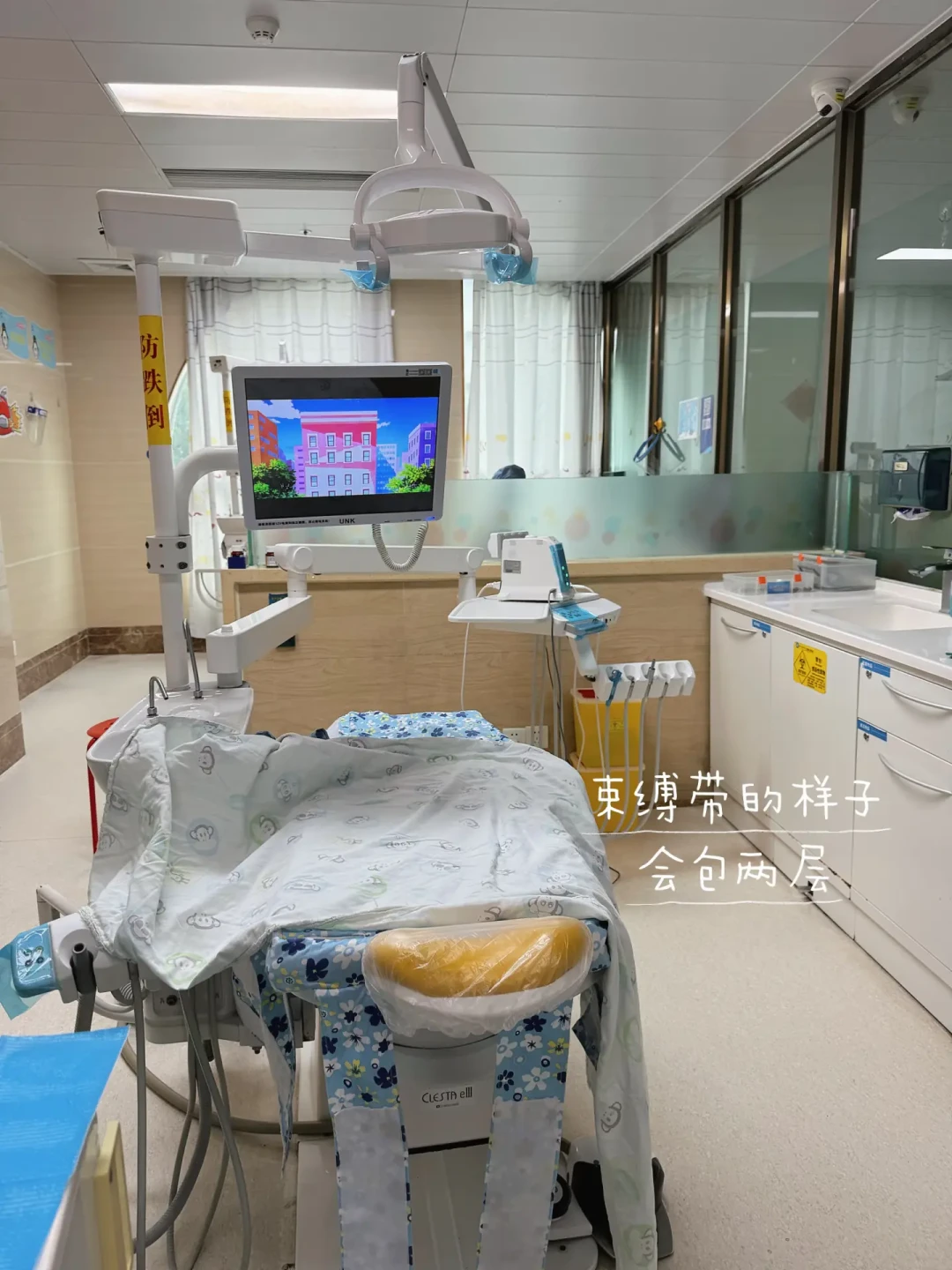 9岁孩子牙齿烂成空壳上热搜:娃不配合补牙,四条路线怎么选,束缚、笑气、全麻的账一次算清