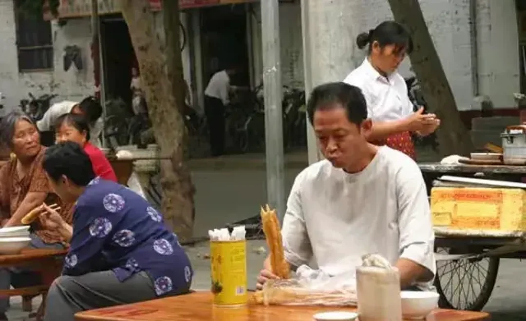 被冤枉没付钱,丁元英沉默地付了第二次:要学的不是动作,是算账