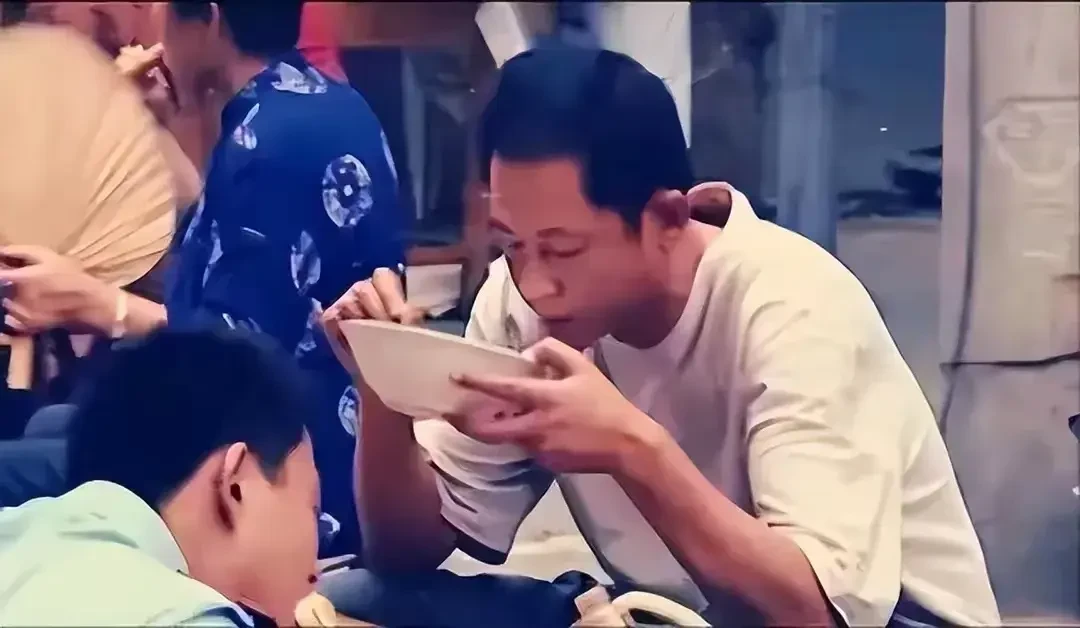 被冤枉没付钱,丁元英沉默地付了第二次:要学的不是动作,是算账