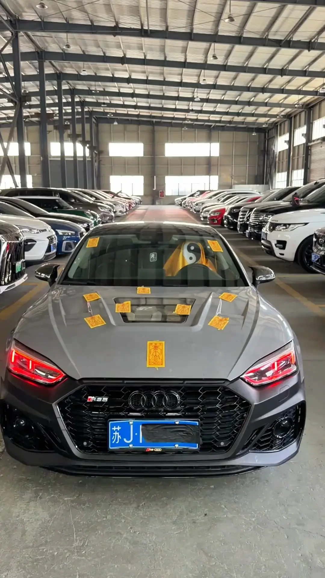 成都车展在卖千匹电车,二手市场的燃油性能车正在改价单:我核了六张价格表,也算了一遍后续钱