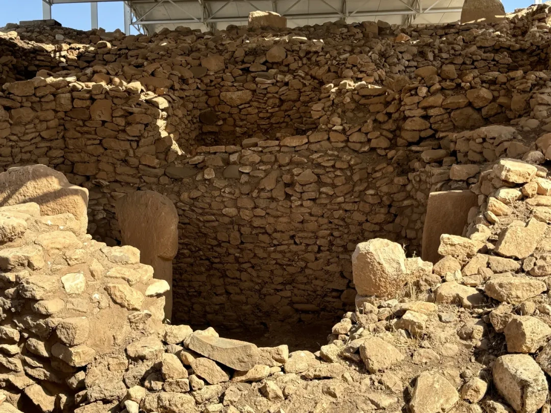 土耳其1.1万年“人骑豹”石雕出土:实锤、存疑和看实物的路子,一次说清
