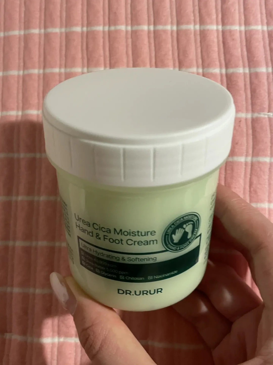 穿了一夏洞洞鞋,脚后跟磨成
