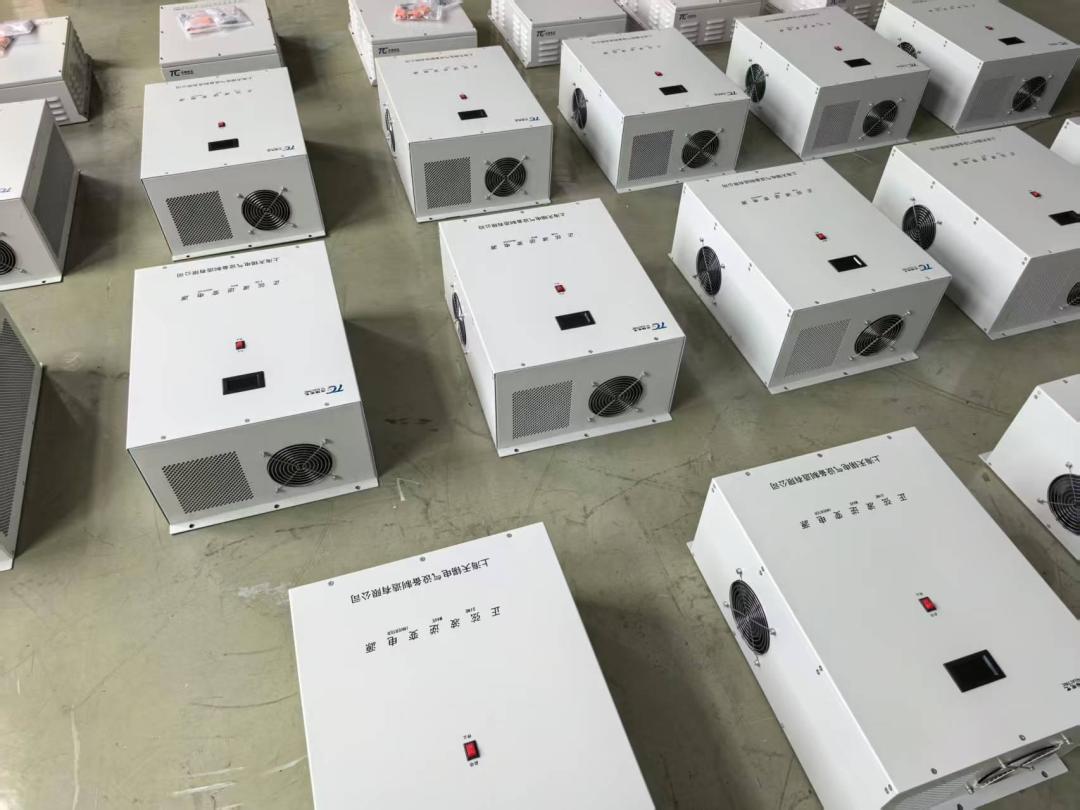 300W逆变器带不动一台70W的冰箱,还有人把2000W插进点烟口:床车逆变器怎么选,看这张表就够了