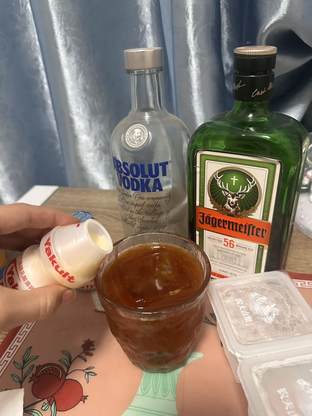 37.9元的冰被抢断货,冰杯却因菌落超标被罚:在家调酒,先把冰搞明白