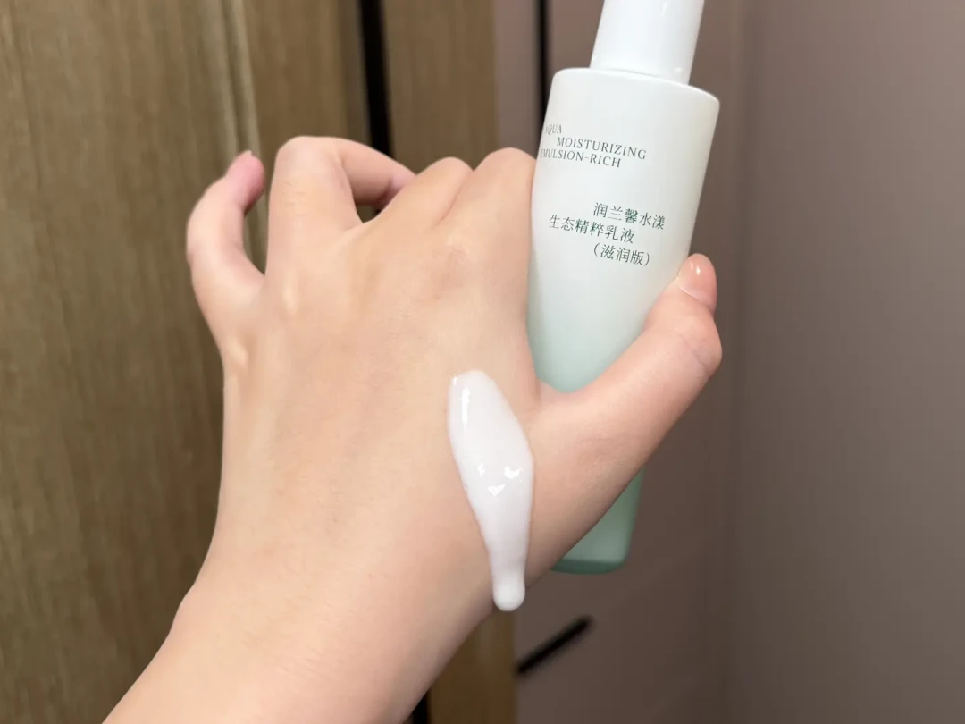 越洗越油、越修护越红？油敏肌换季别急着囤面霜：先分清你是哪种“油”，再决定换什么