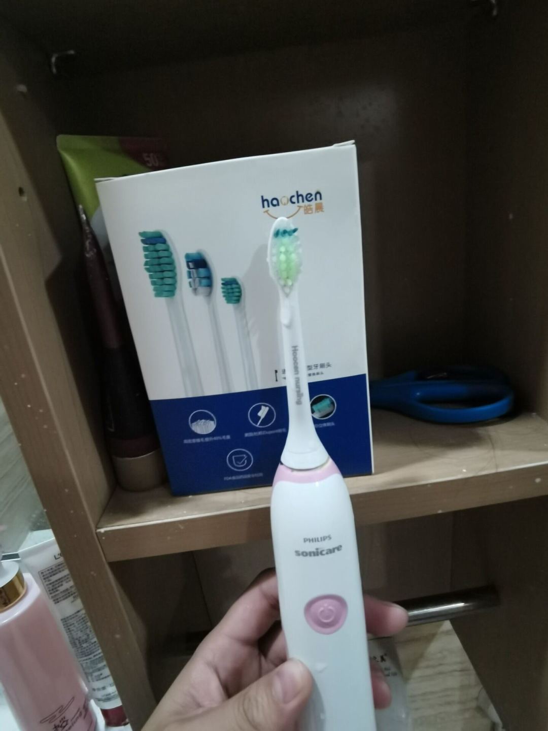 我国首个居家口腔保健团体标准发布,给出电动牙刷选购三条标准:对照四条技术路线和全网几十份刷头成本真实账单,理清谁该买哪条路线