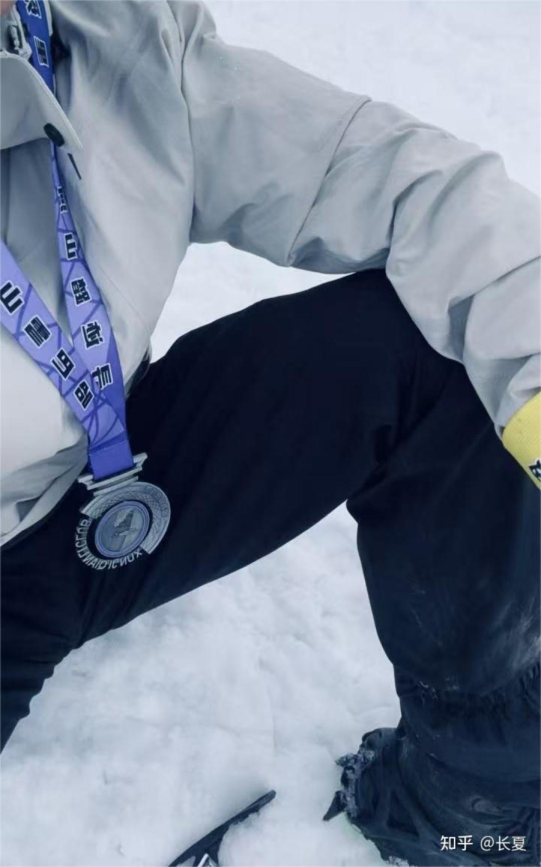 雪山实穿的羽绒服与冰爪，贴身衣物要自备、技术装备可以租