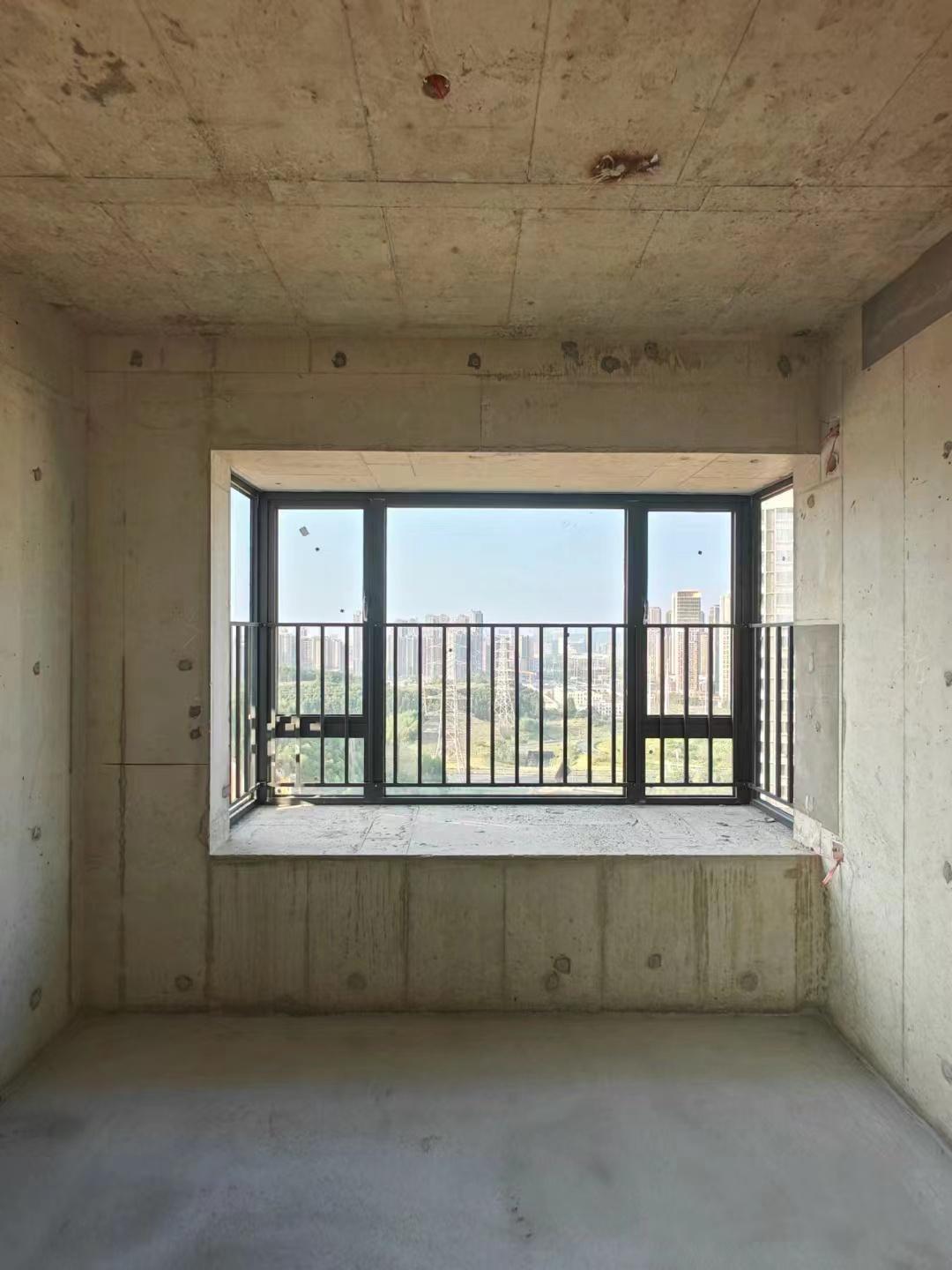 两家全屋定制都劝我拆掉飘窗护栏,2.9万人却投票留下:对完30多篇亲历帖和一份事故判决,我把拆留标准和四档预算理出来了