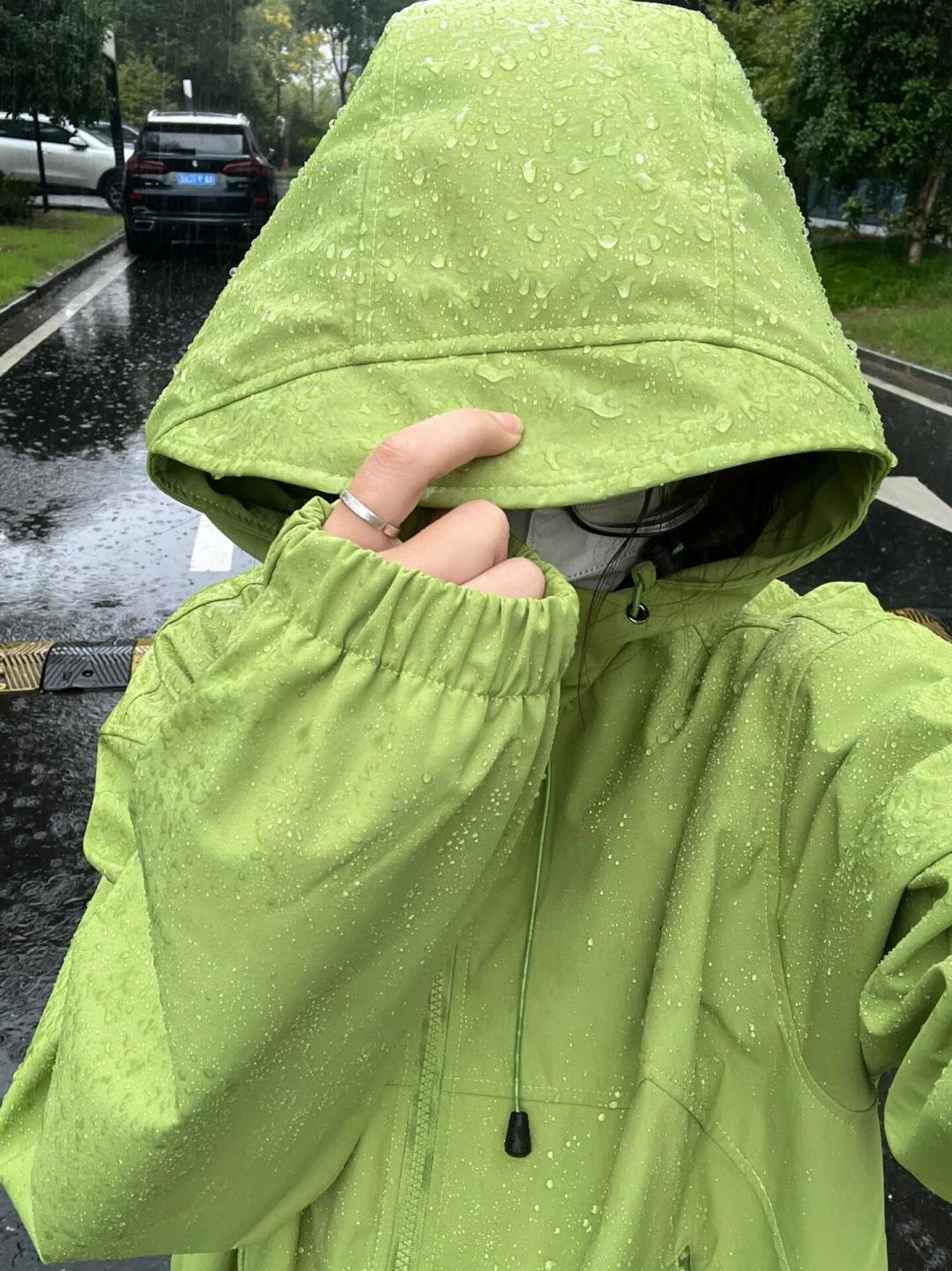 冲锋衣小雨就湿、闷汗像漏水?99大促下单前,先把这三个误会说清楚