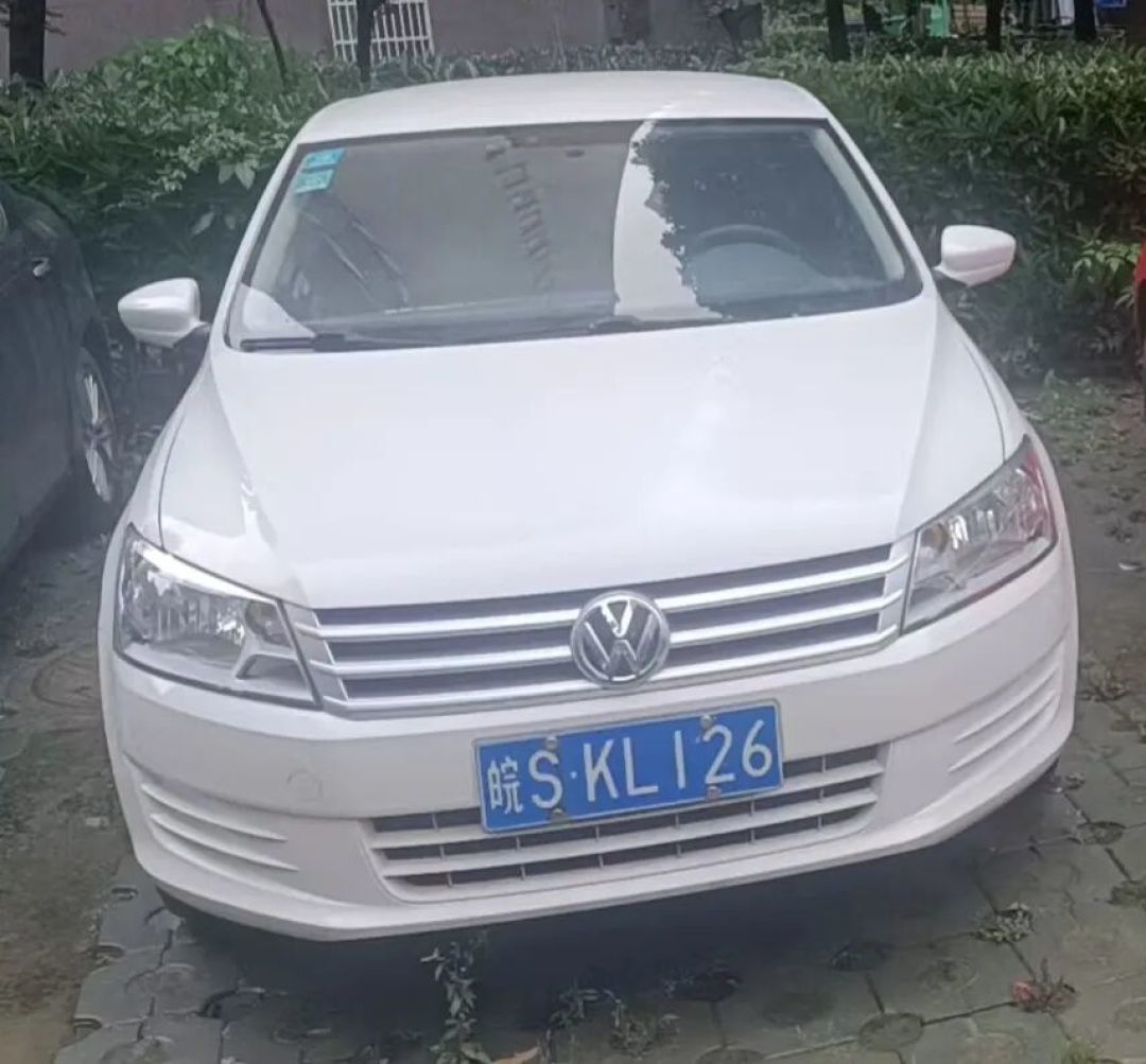一年保费1200元,只保2.8万残值:十年老车的车损险续还是砍?先算清这三笔账