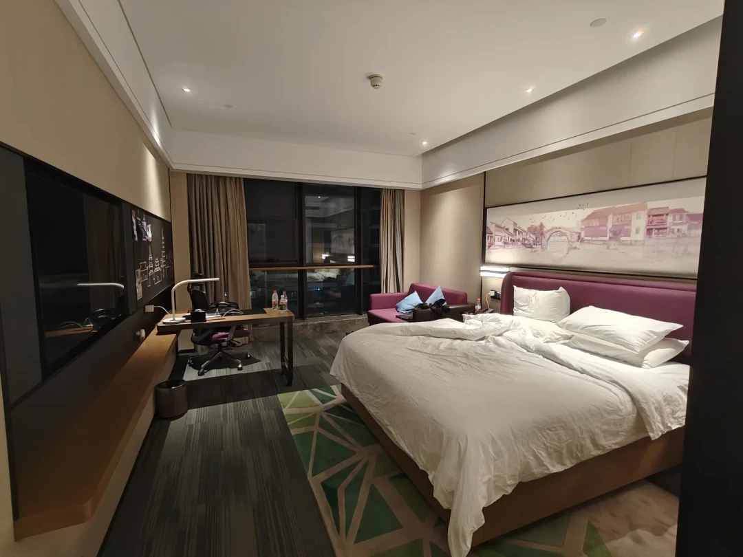 裸住一晚回12块、蹲到闪促回78块：把欢朋的积分账算完后，我懂了为什么有人说希尔顿积分是“冥币”