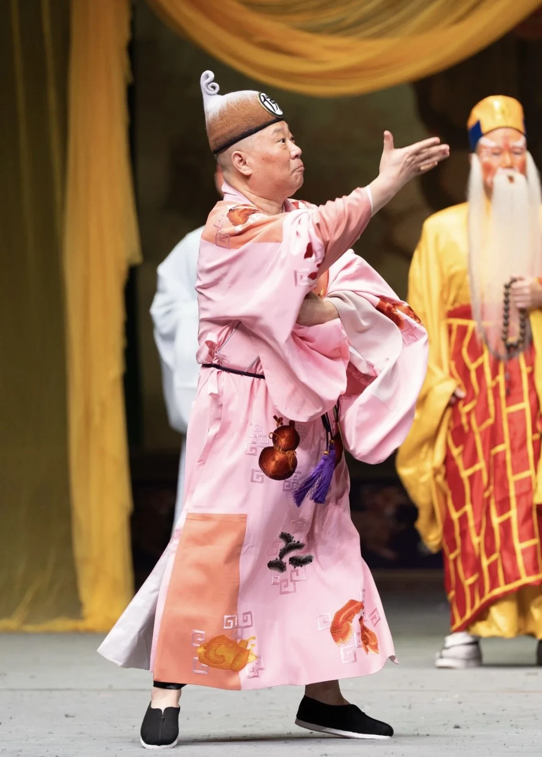 麒麟剧社巡演四城连锁延期:退票自动免手续费,异地还能申请补偿,持票人先核对这三件事