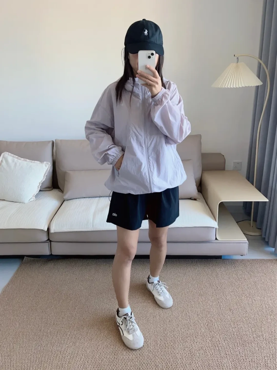茉寻又给赵露思新剧开机送花篮:一个防晒品牌“all in”一位代言人的半年,和里面的消费账
