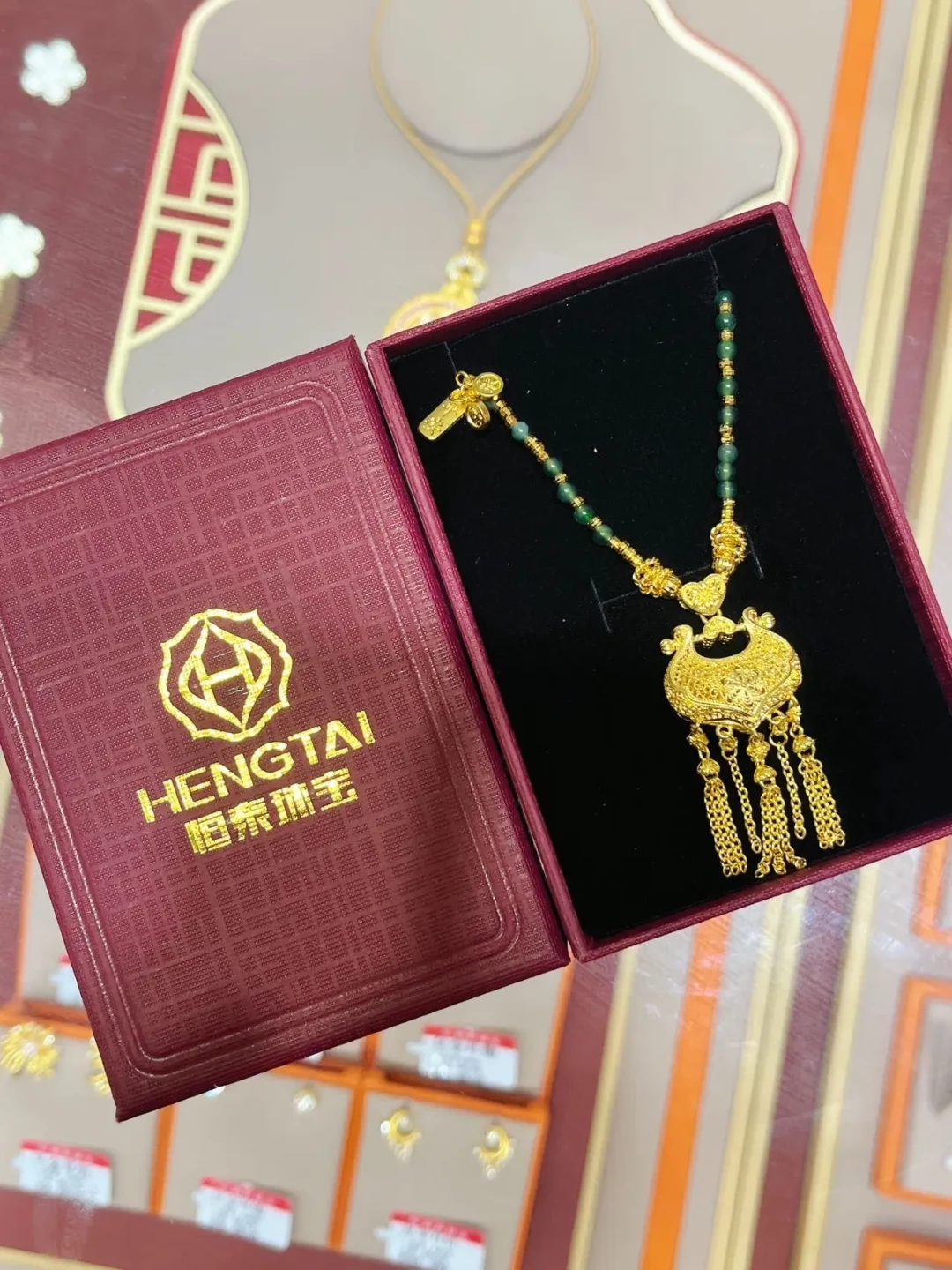 金价冲上三个月新高,翡翠镶嵌件跟着涨价:用