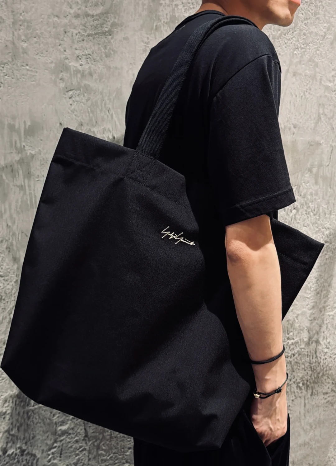 Y-3 KURO 2026秋冬上新:山本耀司的“纯黑”支线,适合谁、怎么买
