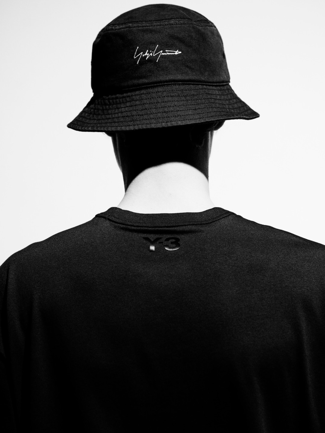 Y-3 KURO 2026秋冬上新:山本耀司的“纯黑”支线,适合谁、怎么买