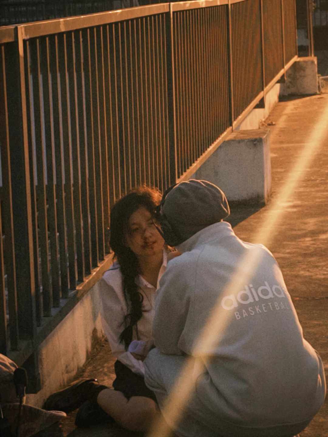 《恶校游戏》93%好评,投了750万只回血50万,发售一周就解散:解散信把影游圈的账全抖出来了——这33元值不值得补,替你捋清楚