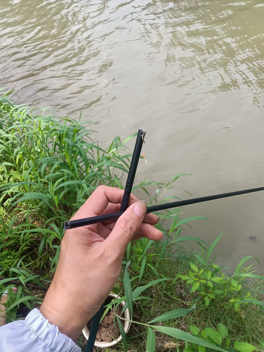 三伏天正是大物季:搏30斤大鱼,到底要不要单独买支大物竿?翻完十几条横评和几百条评论区留言,我整理出这份决策表