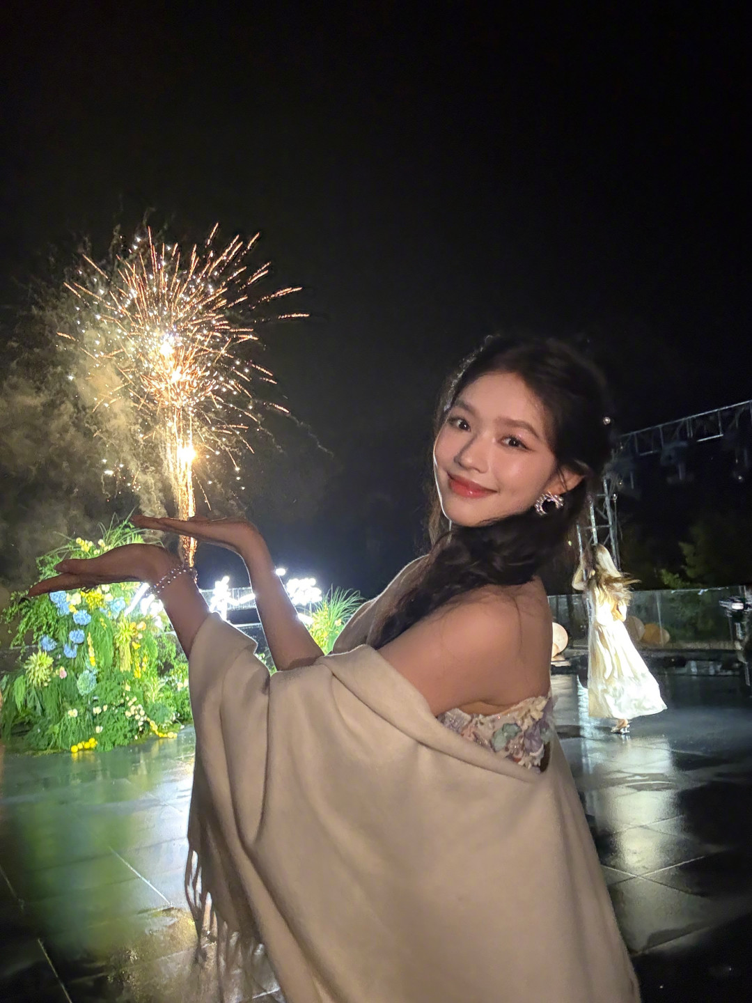 林允明天现身成都太古里:排队之前,先把这三笔账算清楚