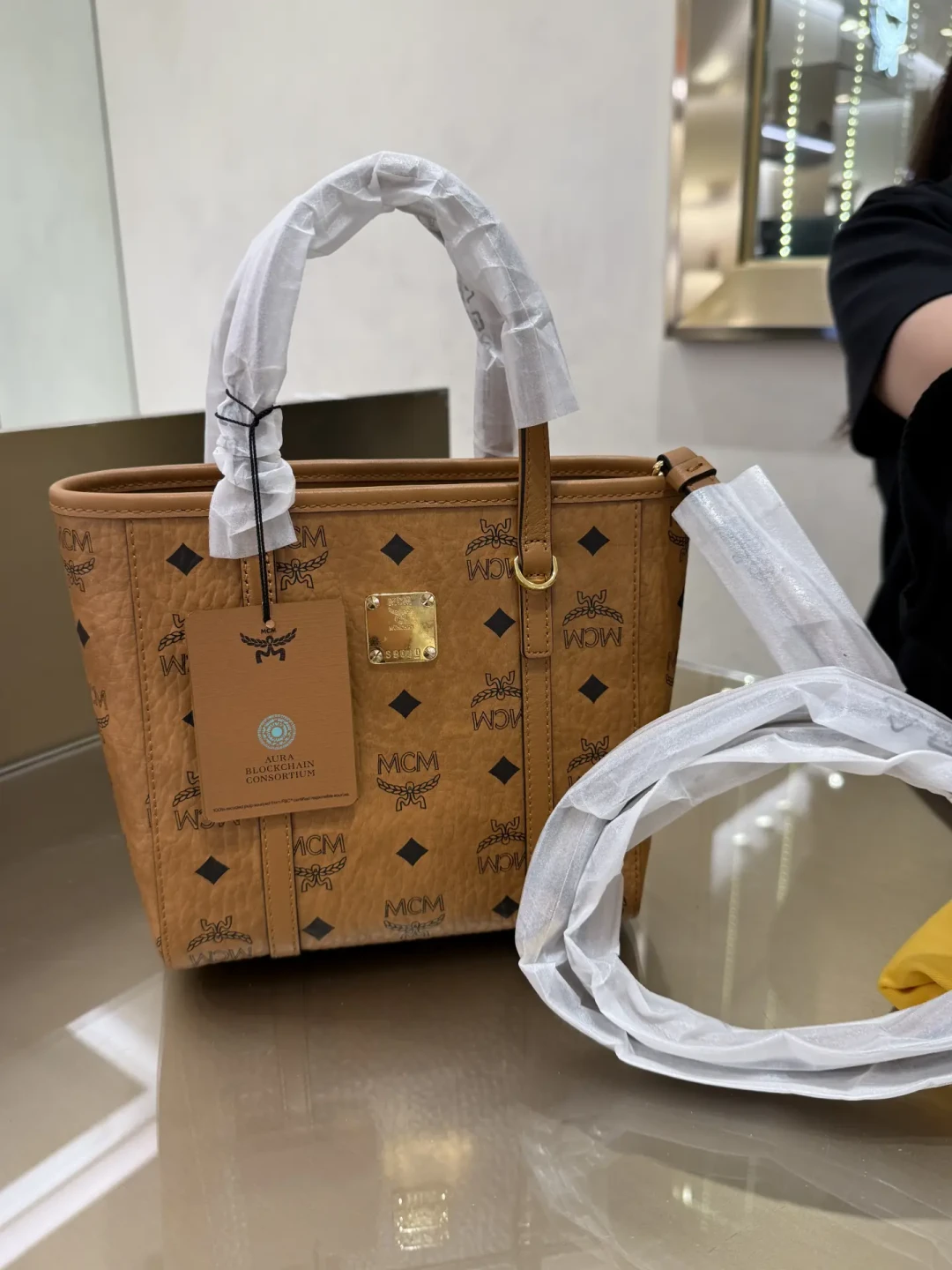 “全世界最便宜的MCM在韩国”?翻完2月到8月的实购小票:便宜是真的,但一半是“返点期货”