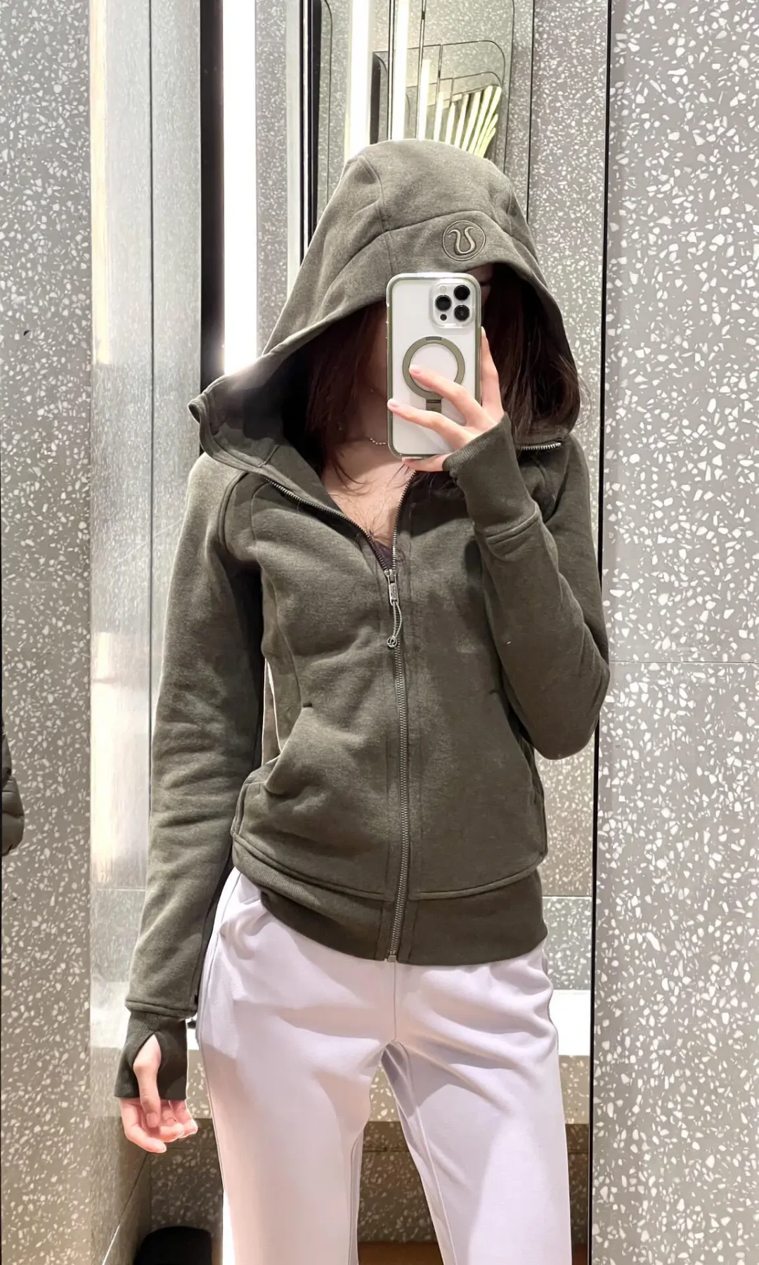 lululemon“师生折上65折”刷屏,但先别急着冲:同一条裤子能差出100元(8.30截止)