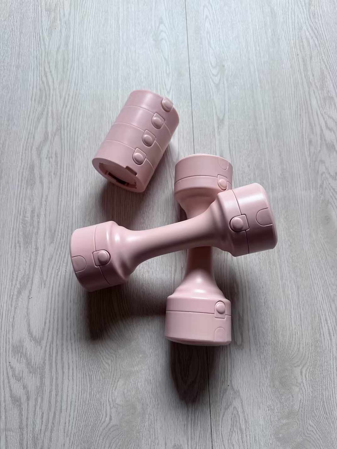 女生的第一对哑铃,1kg还是3kg?交叉对比全网20多篇帖子,我整理出一份重量自测法和预算清单