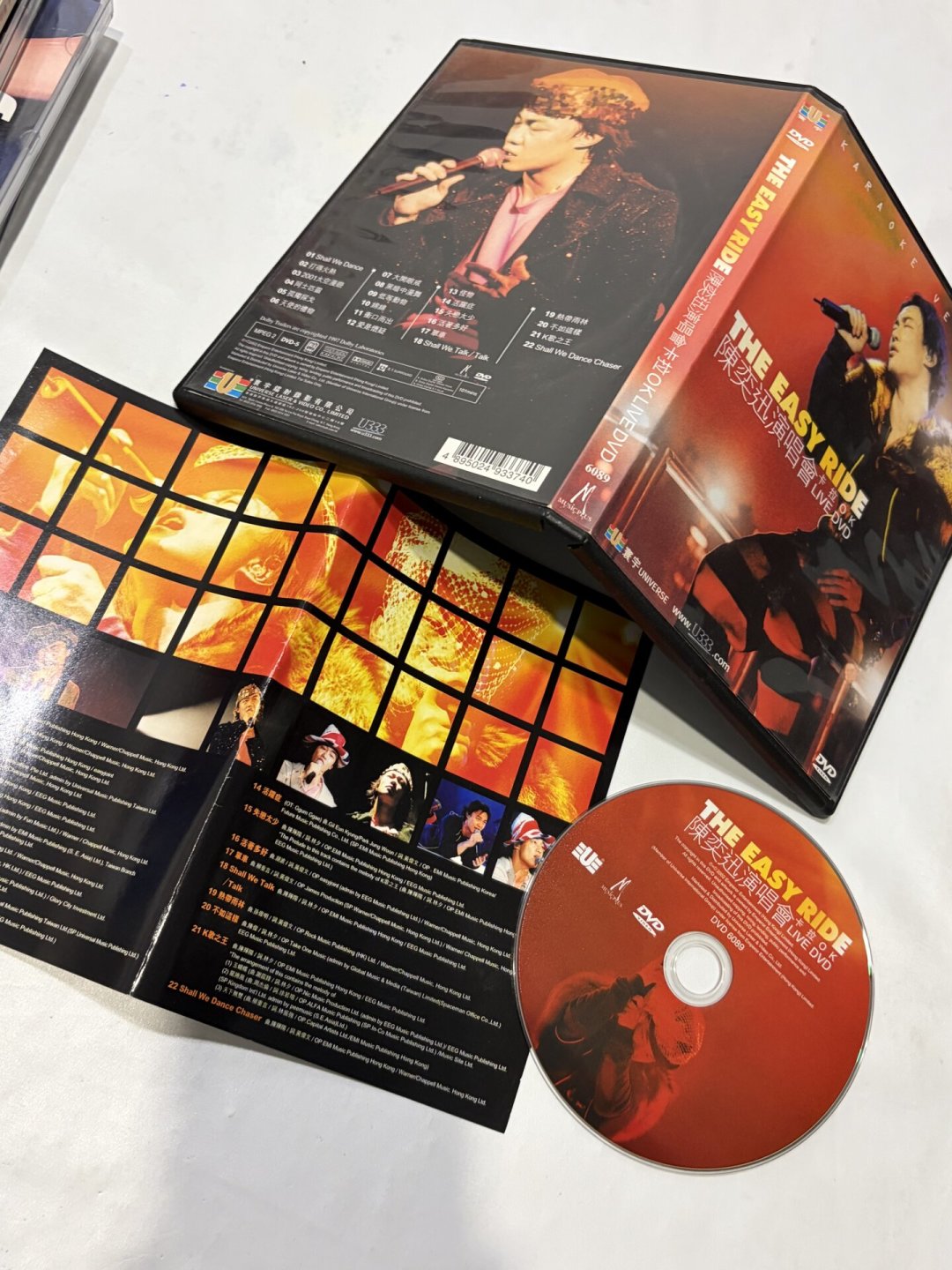演唱会DVD,经常是更值的那个版本:买之前把配置、区码、溢价和播放设备想清楚