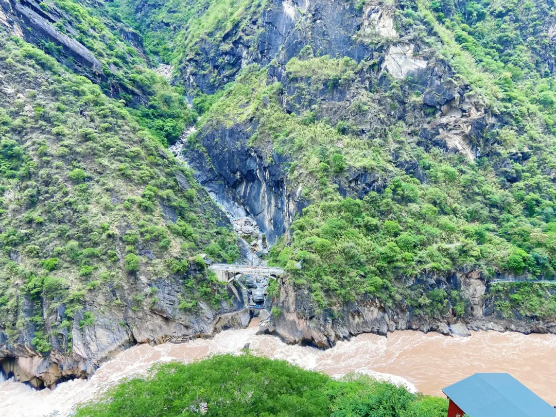 走一趟虎跳峡高路到底花多少钱？把2026年三种走法算了一遍：300元能走，但这4笔钱不该花