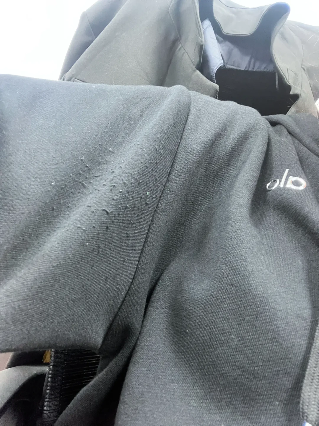 ALO入华首周就卖爆,但第一批买家已经开始晒起球图了:lulu老用户要不要跟,先把这份对比看完